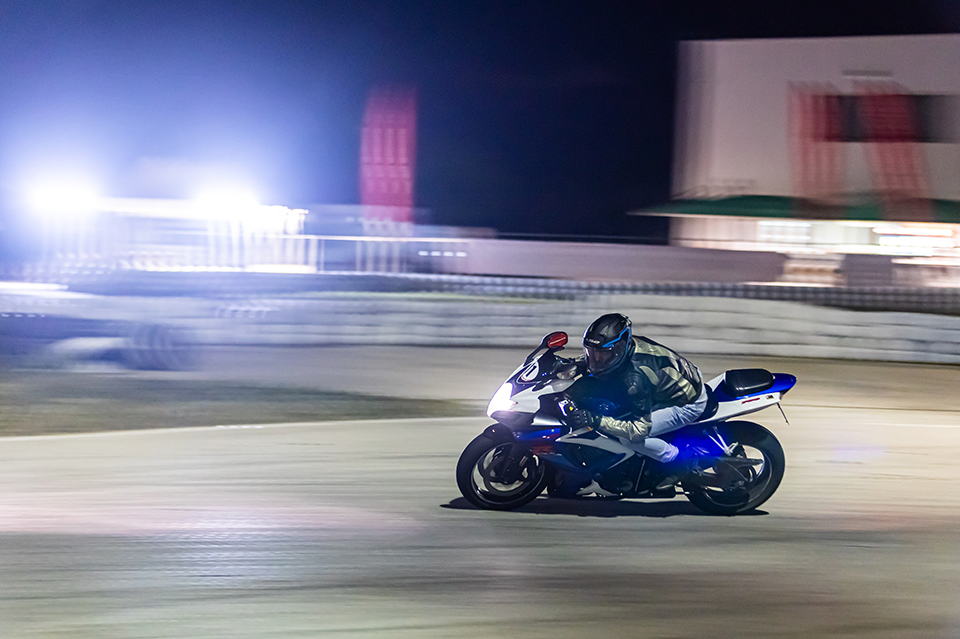 Αναβάτης σε βραδινό Ride Day